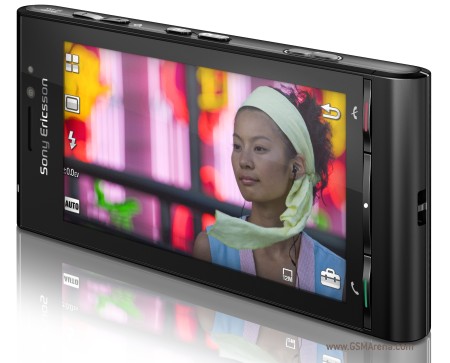 Sony Ericsson's K810 and K550 Cybershot phones: slim 3.2 and 2.0 megapixel  shooters